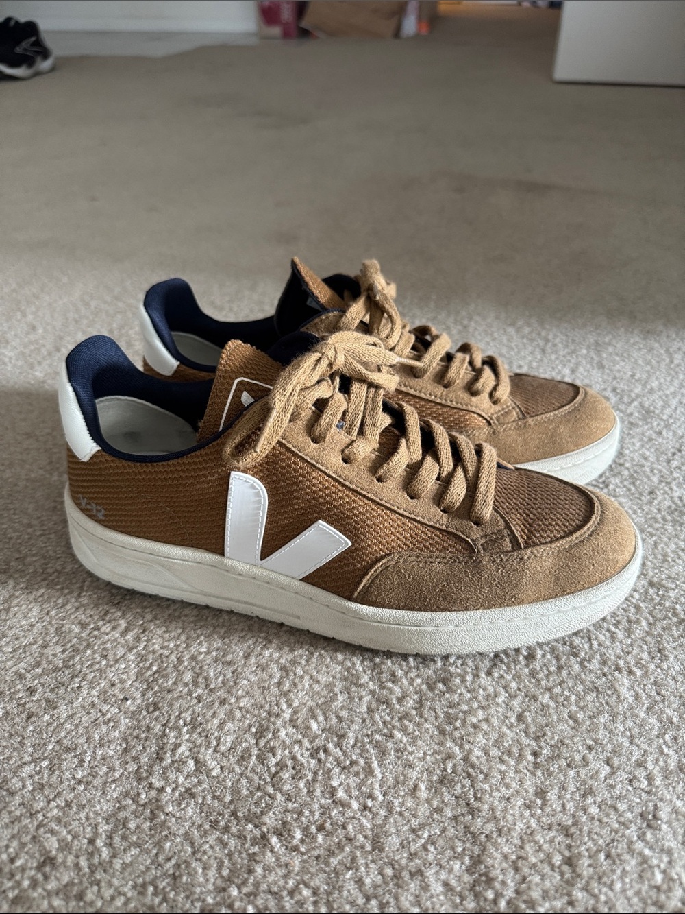Veja Men’s Brown tan sneakers